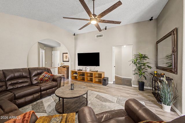 19401 N 6TH Place, Phoenix, AZ 85024