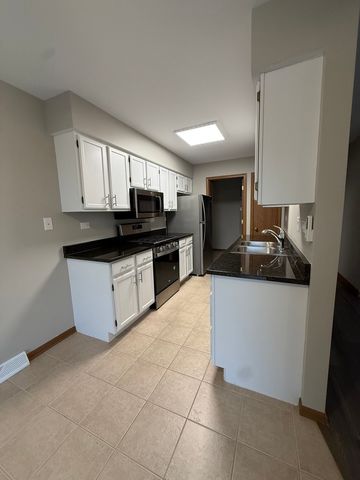 45 Spuhler Street 45, Batavia, IL 60510