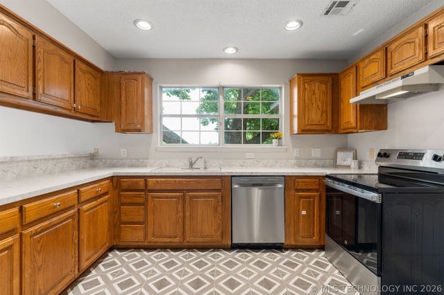 2317 SW Quail Run Drive, Claremore, OK 74019