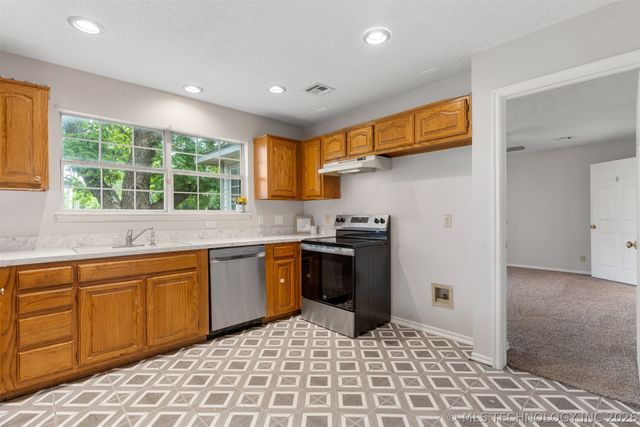 2317 SW Quail Run Drive, Claremore, OK 74019