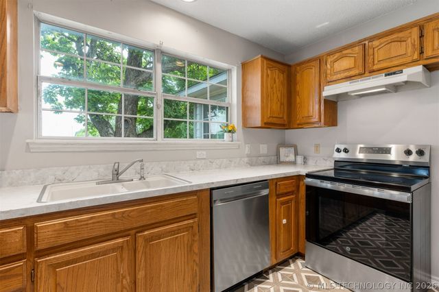 2317 SW Quail Run Drive, Claremore, OK 74019