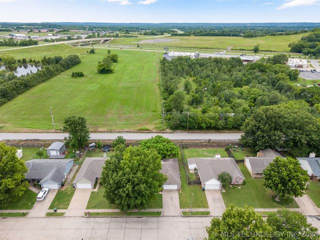 2317 SW Quail Run Drive, Claremore, OK 74019