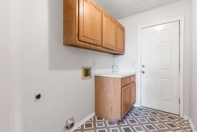 2317 SW Quail Run Drive, Claremore, OK 74019