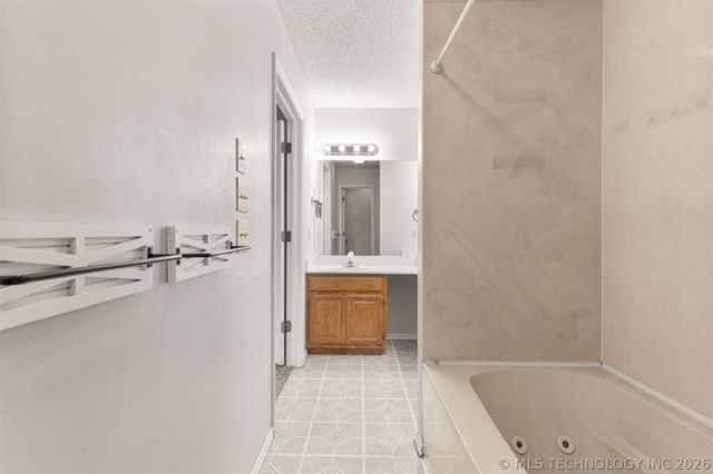 2317 SW Quail Run Drive, Claremore, OK 74019