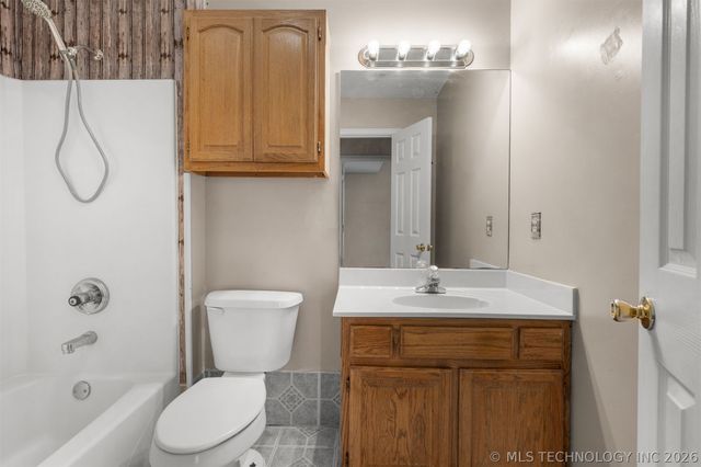 2317 SW Quail Run Drive, Claremore, OK 74019