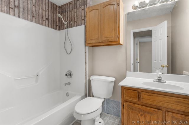 2317 SW Quail Run Drive, Claremore, OK 74019