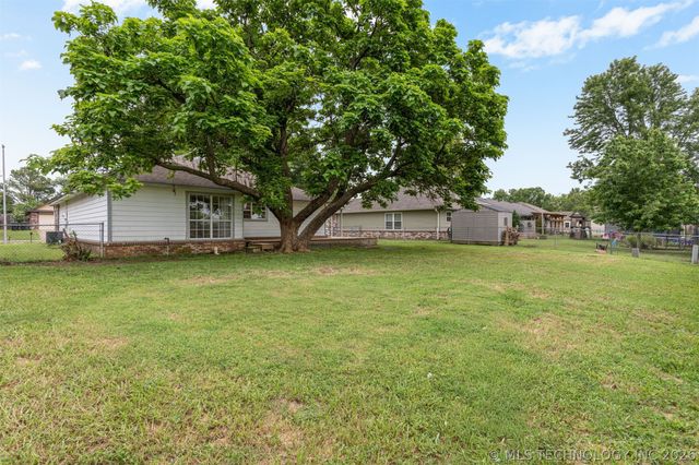 2317 SW Quail Run Drive, Claremore, OK 74019