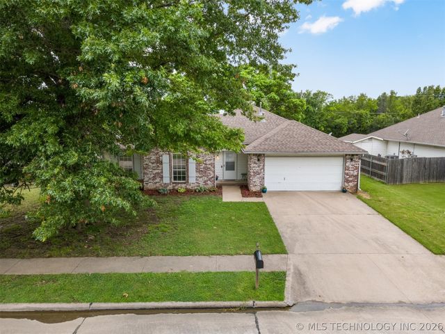 2317 SW Quail Run Drive, Claremore, OK 74019