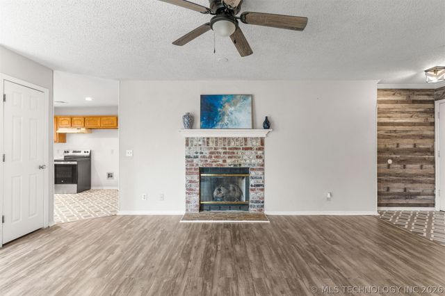 2317 SW Quail Run Drive, Claremore, OK 74019
