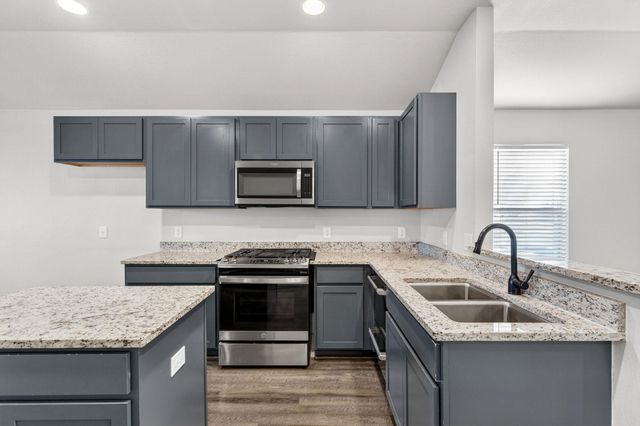 129 Salado DR, Kyle, TX 78640