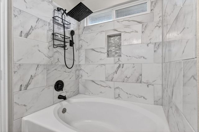 129 Salado DR, Kyle, TX 78640