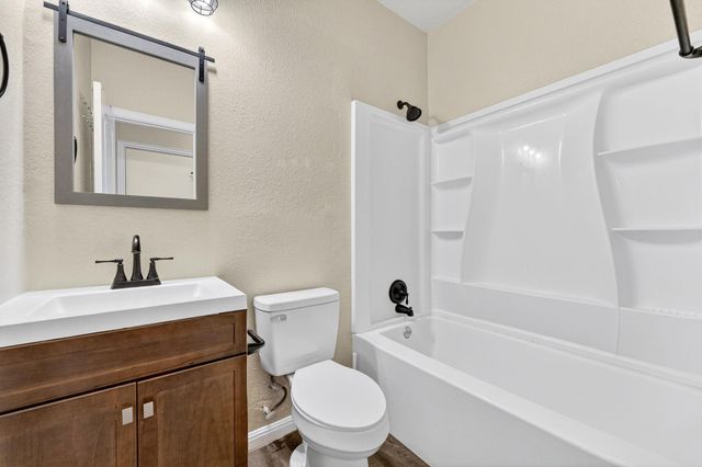 129 Salado DR, Kyle, TX 78640