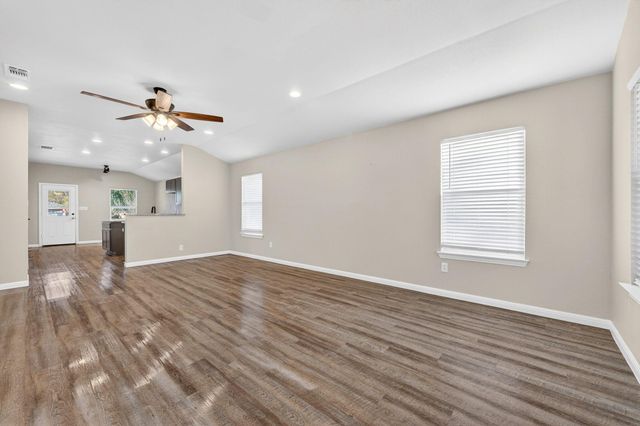 129 Salado DR, Kyle, TX 78640