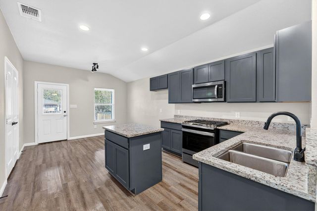 129 Salado DR, Kyle, TX 78640