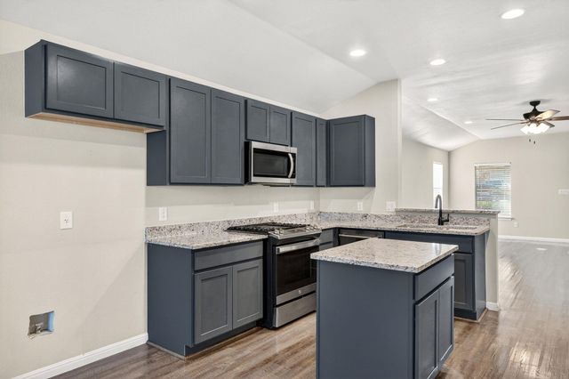 129 Salado DR, Kyle, TX 78640