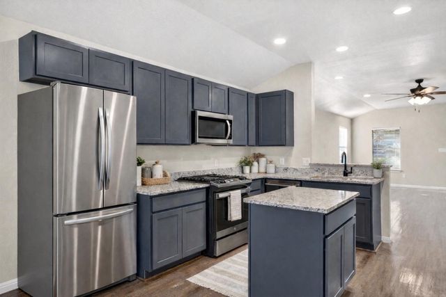 129 Salado DR, Kyle, TX 78640