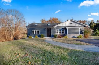 594 Pleasant St, Leominster, MA 01453