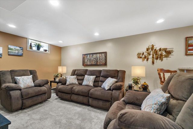 4386 S Burrell STREET, Milwaukee, WI 53207