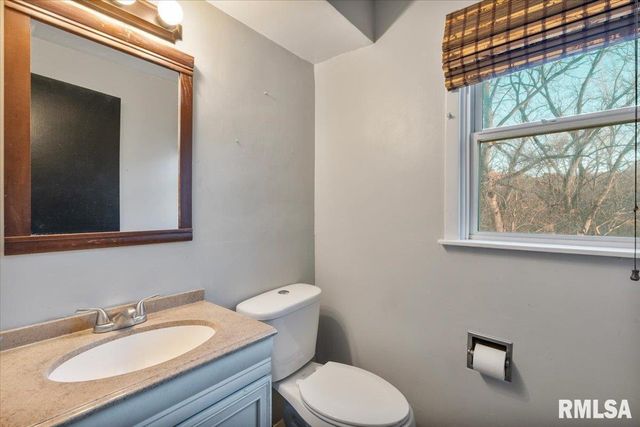 337 5TH Street Court, Silvis, IL 61282