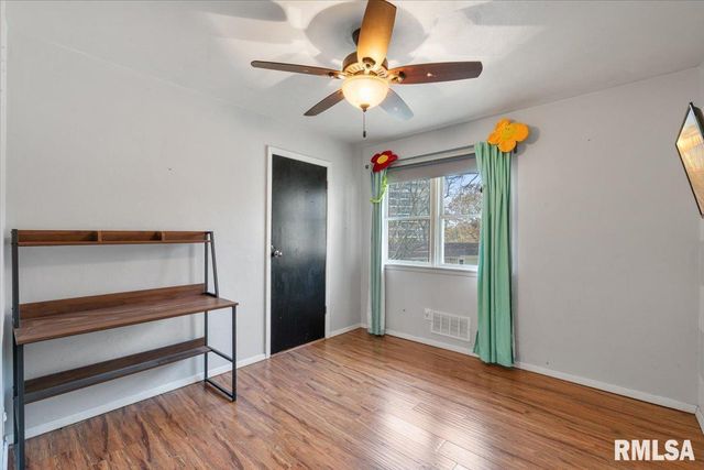 337 5TH Street Court, Silvis, IL 61282