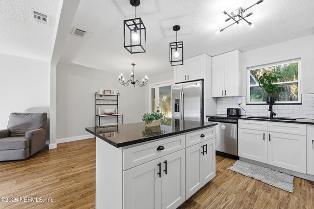 3517 CESERY Boulevard, Jacksonville, FL 32277