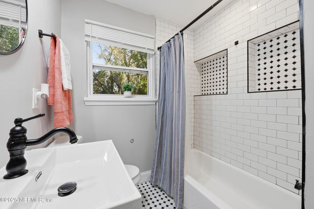 3517 CESERY Boulevard, Jacksonville, FL 32277