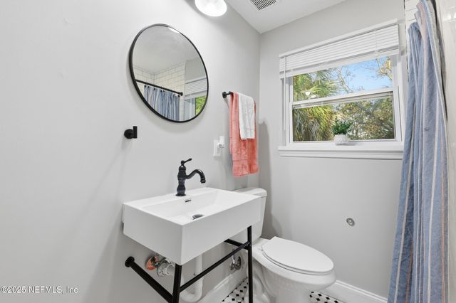 3517 CESERY Boulevard, Jacksonville, FL 32277