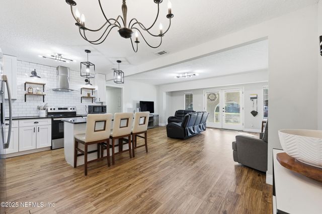 3517 CESERY Boulevard, Jacksonville, FL 32277