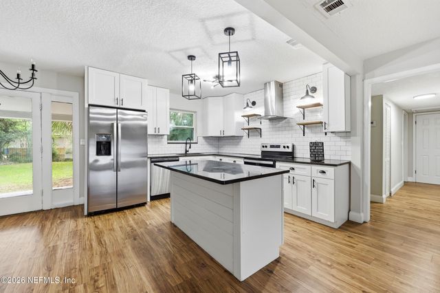 3517 CESERY Boulevard, Jacksonville, FL 32277