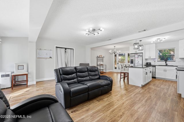 3517 CESERY Boulevard, Jacksonville, FL 32277