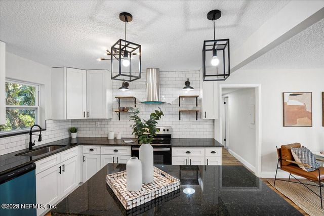 3517 CESERY Boulevard, Jacksonville, FL 32277