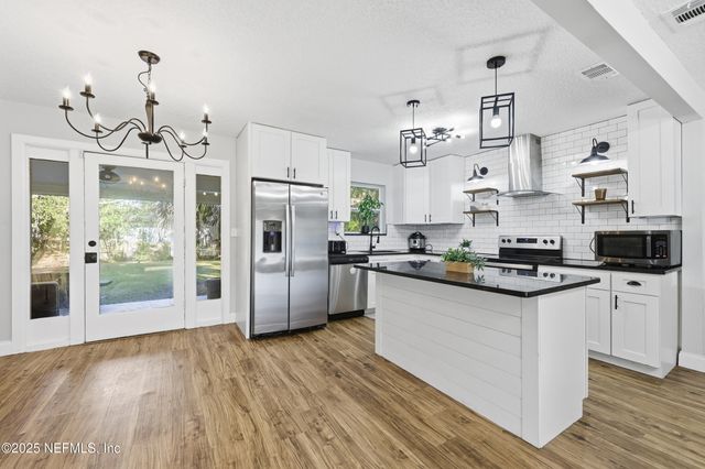 3517 CESERY Boulevard, Jacksonville, FL 32277