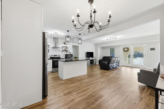 3517 CESERY Boulevard, Jacksonville, FL 32277