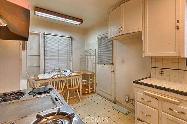 8006 Hooper, Los Angeles, CA 90001