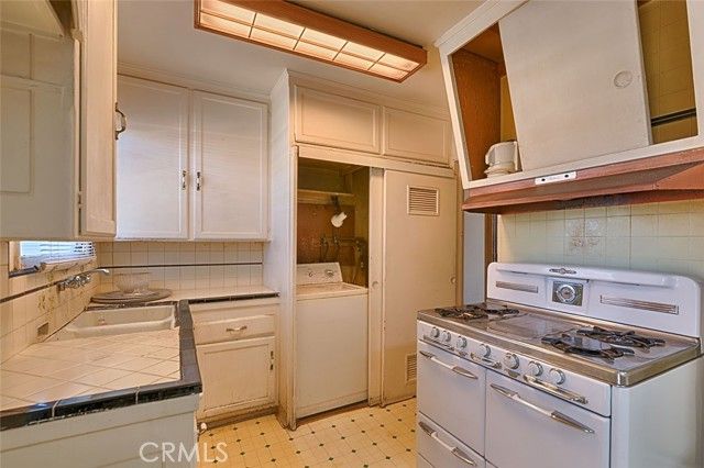8006 Hooper, Los Angeles, CA 90001