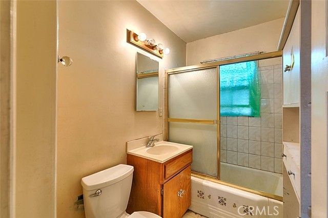 8006 Hooper, Los Angeles, CA 90001