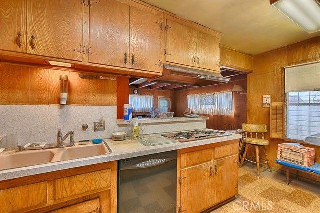 8006 Hooper, Los Angeles, CA 90001