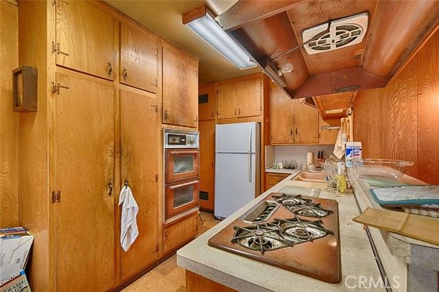 8006 Hooper, Los Angeles, CA 90001