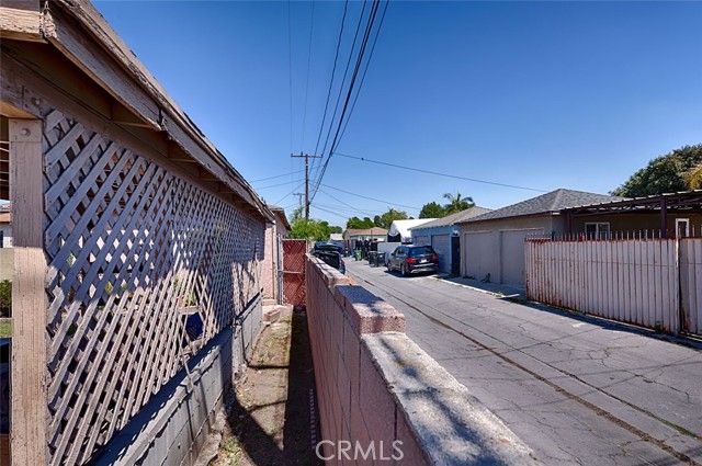 8006 Hooper, Los Angeles, CA 90001