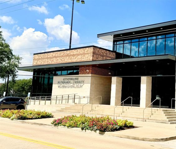 904 Lennette, Bellaire, TX 77401