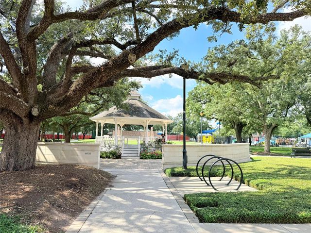 904 Lennette, Bellaire, TX 77401