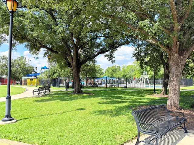 904 Lennette, Bellaire, TX 77401