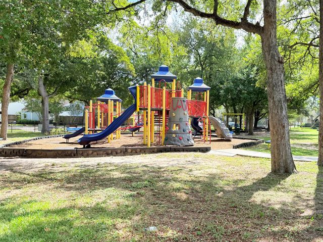 904 Lennette, Bellaire, TX 77401
