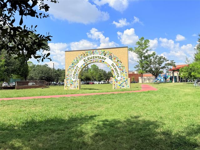 904 Lennette, Bellaire, TX 77401