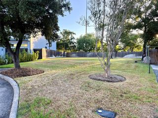 904 Lennette, Bellaire, TX 77401