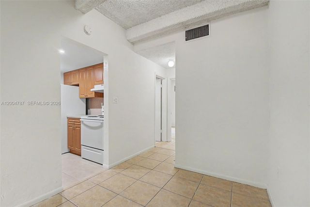 7500 SW 59th Pl 204, South Miami, FL 33143