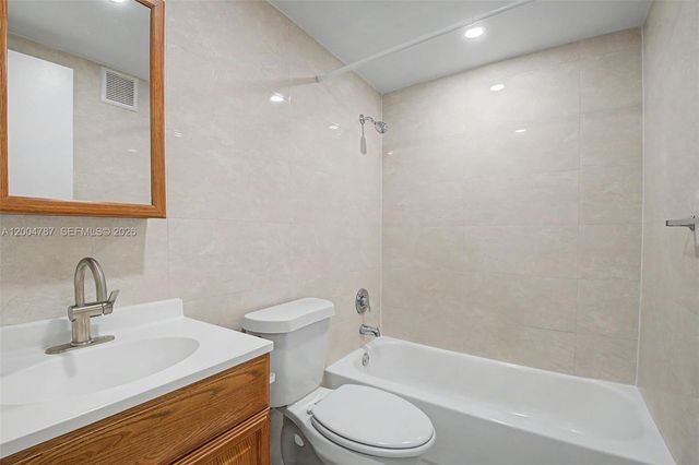 7500 SW 59th Pl 204, South Miami, FL 33143