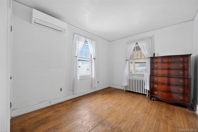 8 Henry Place, Bay Shore, NY 11706