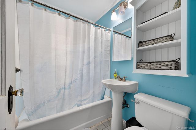 8 Henry Place, Bay Shore, NY 11706