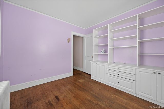 8 Henry Place, Bay Shore, NY 11706